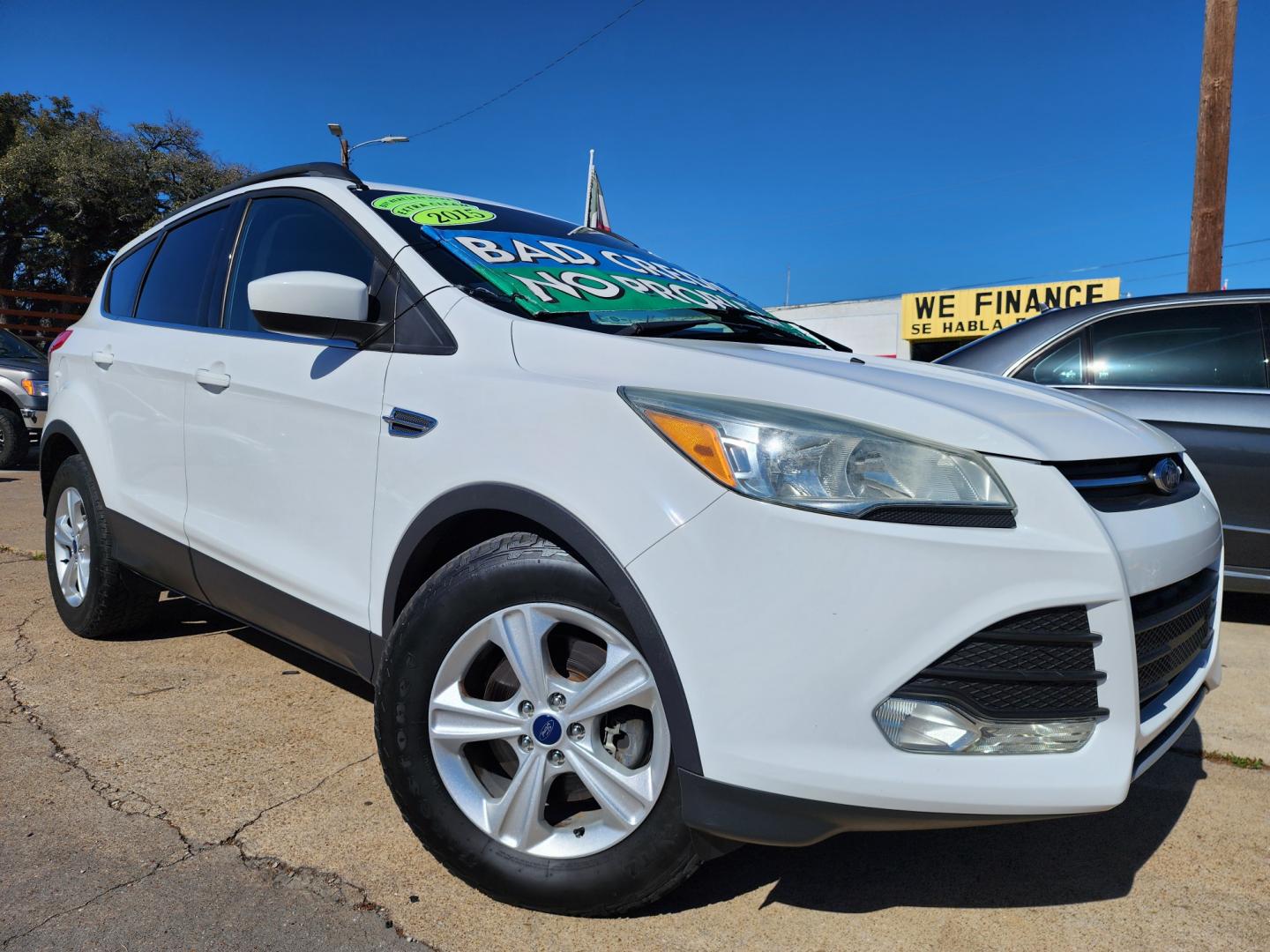 2015 WHITE Ford Escape SE (1FMCU9GX4FU) with an 1.6L L4 DOHC 16V engine, 6-Speed Automatic transmission, located at 2660 S.Garland Avenue, Garland, TX, 75041, (469) 298-3118, 32.885551, -96.655602 - Welcome to DallasAutos4Less, one of the Premier BUY HERE PAY HERE Dealers in the North Dallas Area. We specialize in financing to people with NO CREDIT or BAD CREDIT. We need proof of income, proof of residence, and a ID. Come buy your new car from us today!! This is a Super Clean 2015 FORD ESCAP - Photo#0